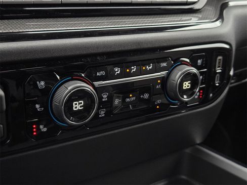 Used 2025 Chevrolet Silverado 2500 ZR2 image 18