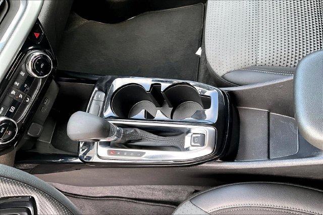 Used 2025 Chevrolet Trax LT FWD image 17