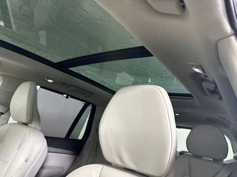 Used 2024 Volvo XC90 T8 Ultimate w/ Lounge Package image 12