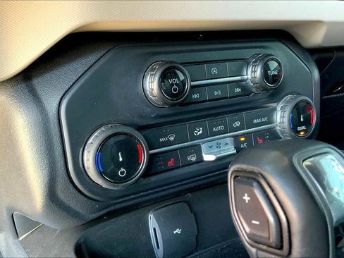 Used 2022 Ford Bronco Wildtrak image 99