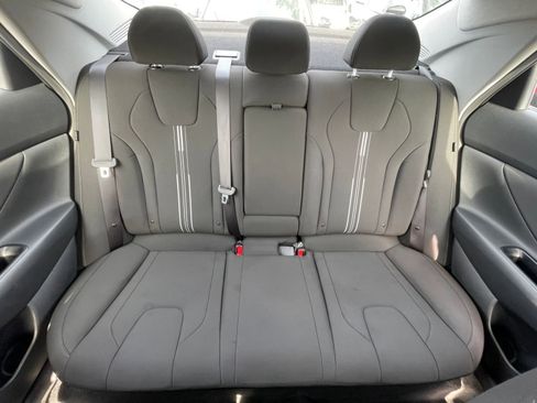 Used 2025 Hyundai Elantra SEL image 38