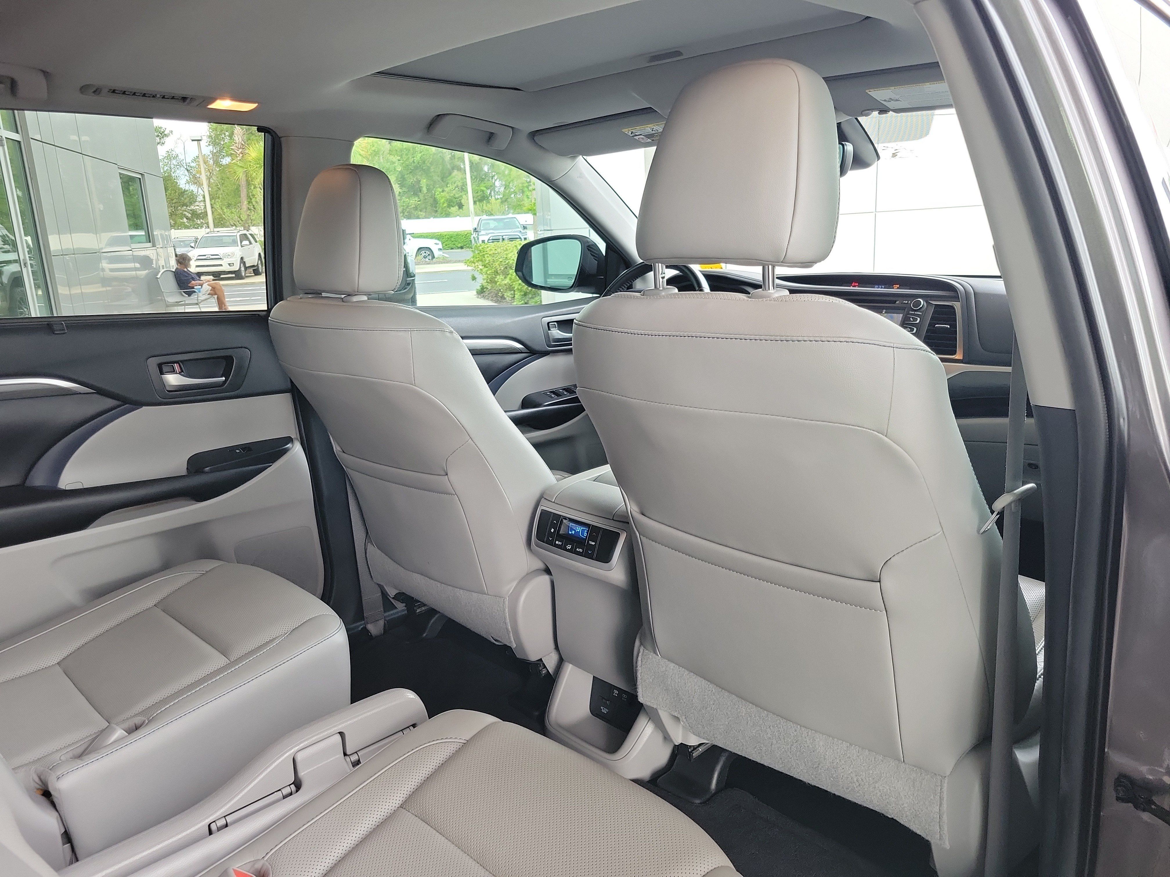 Used 2019 Toyota Highlander Limited FWD image 31