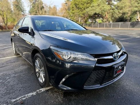 Used 2015 Toyota Camry SE image 3