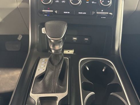 Used 2022 Kia Carnival LX image 35