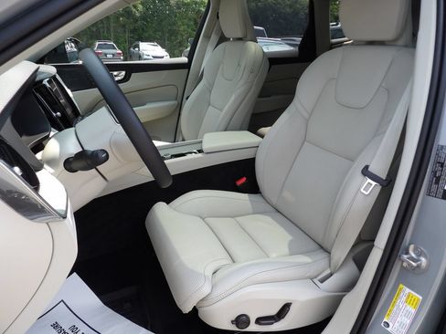 Certified 2025 Volvo XC60 B5 Ultra w/ Protection Package Premier AWD/4WD image 11