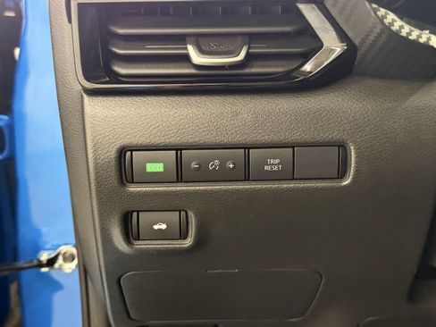 Used 2024 Nissan Sentra SV FWD image 15