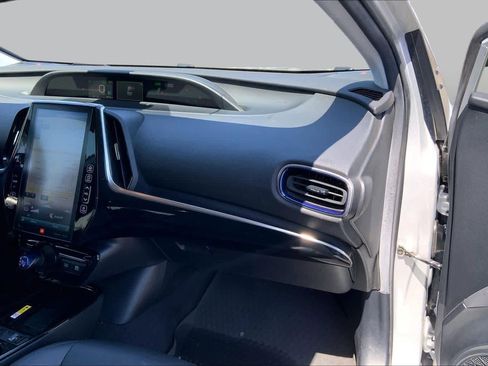 Used 2022 Toyota Prius Limited FWD image 18