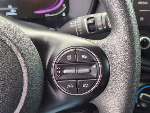 Used 2023 Kia Soul LX image 17