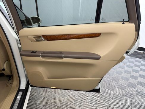 Used 2009 Mercedes-Benz R 350 4MATIC image 17