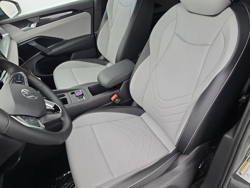 New 2026 Volkswagen Tiguan SE R-Line FWD image 15