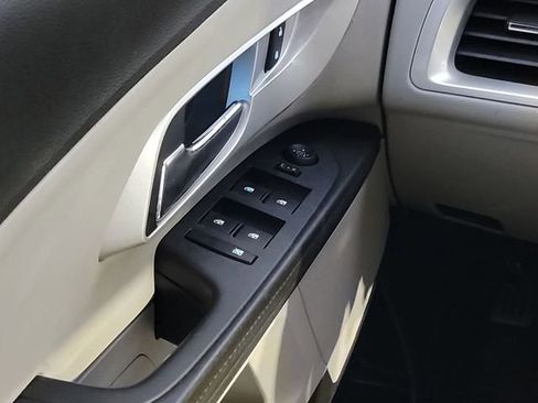 Used 2016 Chevrolet Equinox LTZ w/ Enhanced Convenience Package image 21