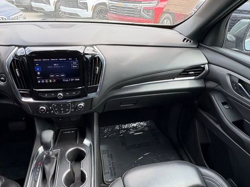 Used 2023 Chevrolet Traverse LT FWD image 17