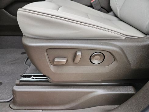 New 2026 GMC Yukon XL Elevation image 24