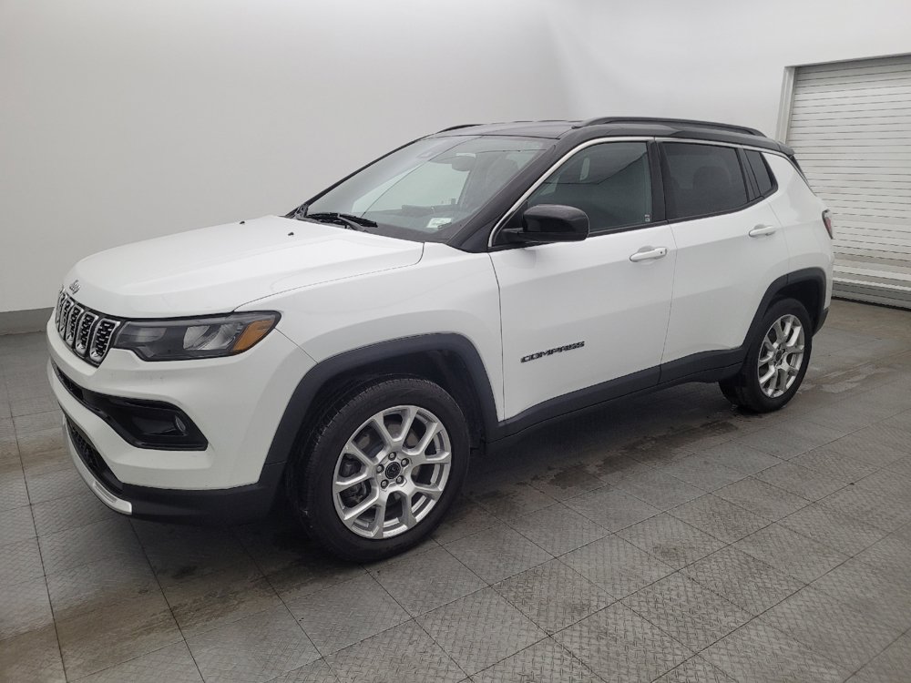 Used 2025 Jeep Compass Limited AWD/4WD image 2