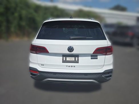 Used 2023 Volkswagen Taos SE w/ Panoramic Sunroof Package FWD image 5