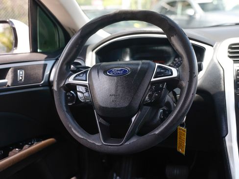 Used 2016 Ford Fusion SE FWD image 30