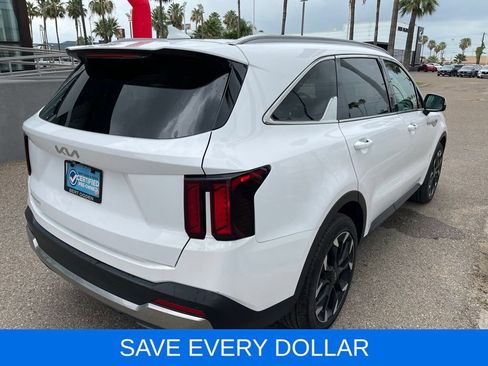 Used 2024 Kia Sorento EX w/ Panoramic Sunroof Package FWD image 7