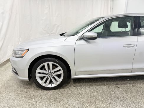 Used 2017 Volkswagen Passat 3.6 SEL Premium image 4