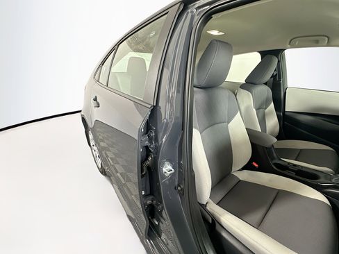 Used 2025 Toyota Corolla LE image 27