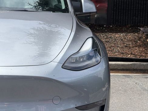 Used 2024 Tesla Model Y Long Range AWD/4WD image 5