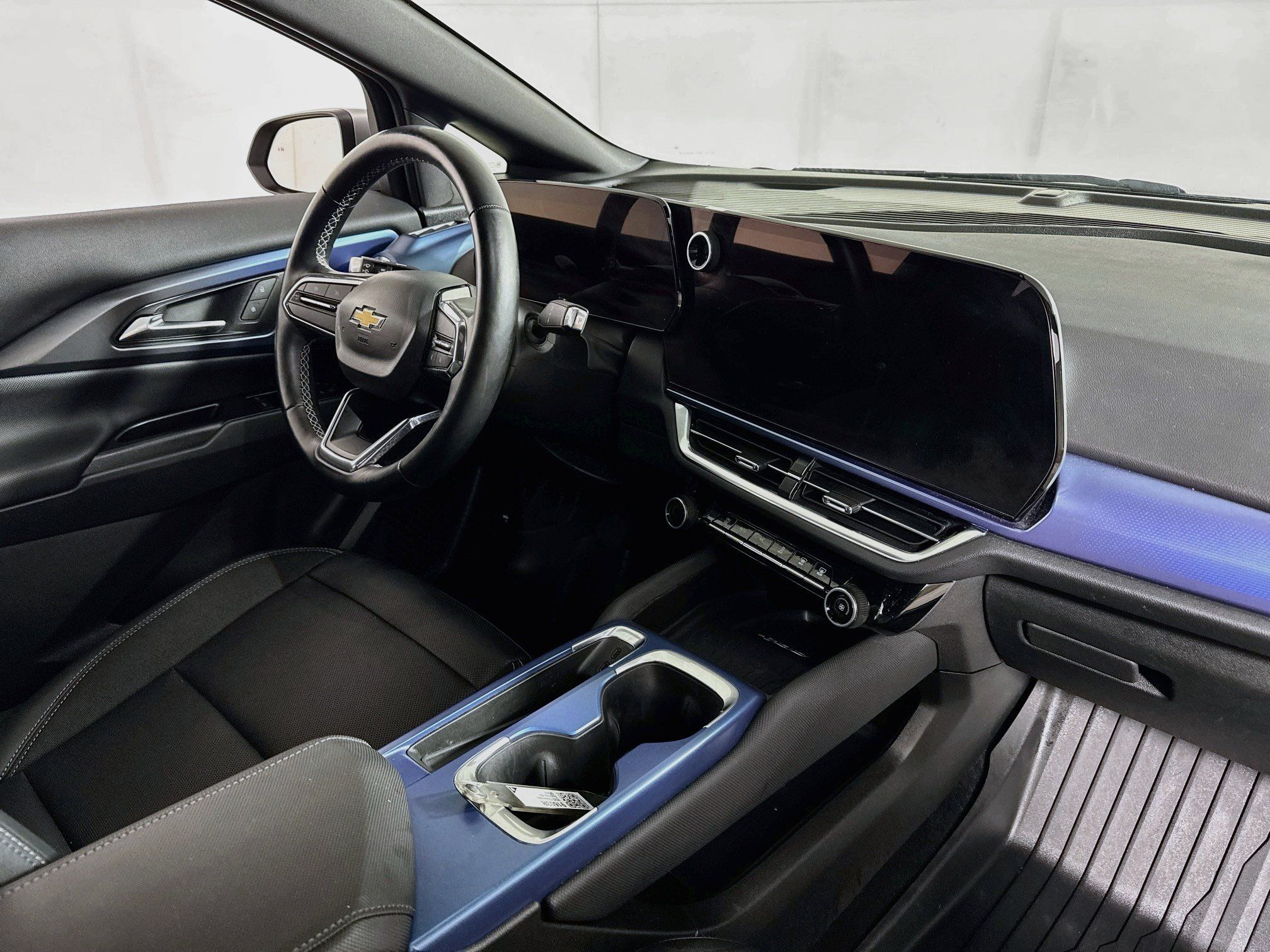 Used 2025 Chevrolet Equinox EV LT FWD image 28