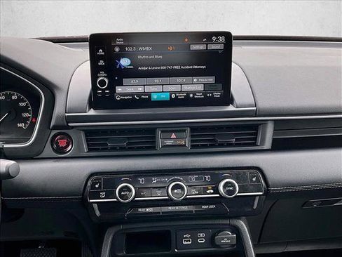 Used 2023 Honda Pilot Touring image 8