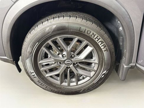 Used 2023 Nissan Rogue S AWD/4WD image 32