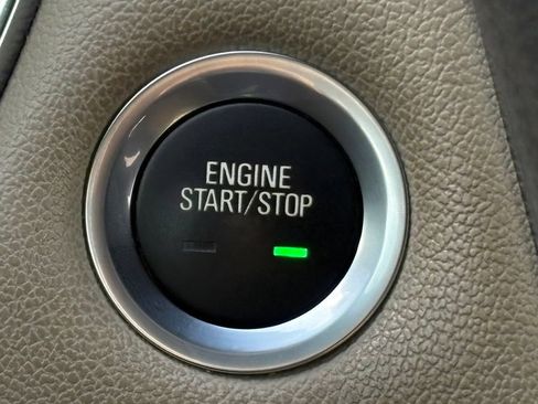 Used 2022 Chevrolet Traverse LS FWD image 16