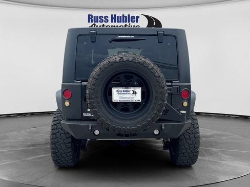Used 2017 Jeep Wrangler Unlimited Rubicon w/ Connectivity Group AWD/4WD image 4