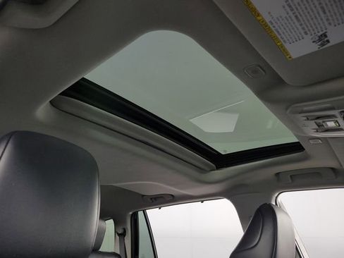 Used 2023 Toyota Highlander XLE FWD image 21