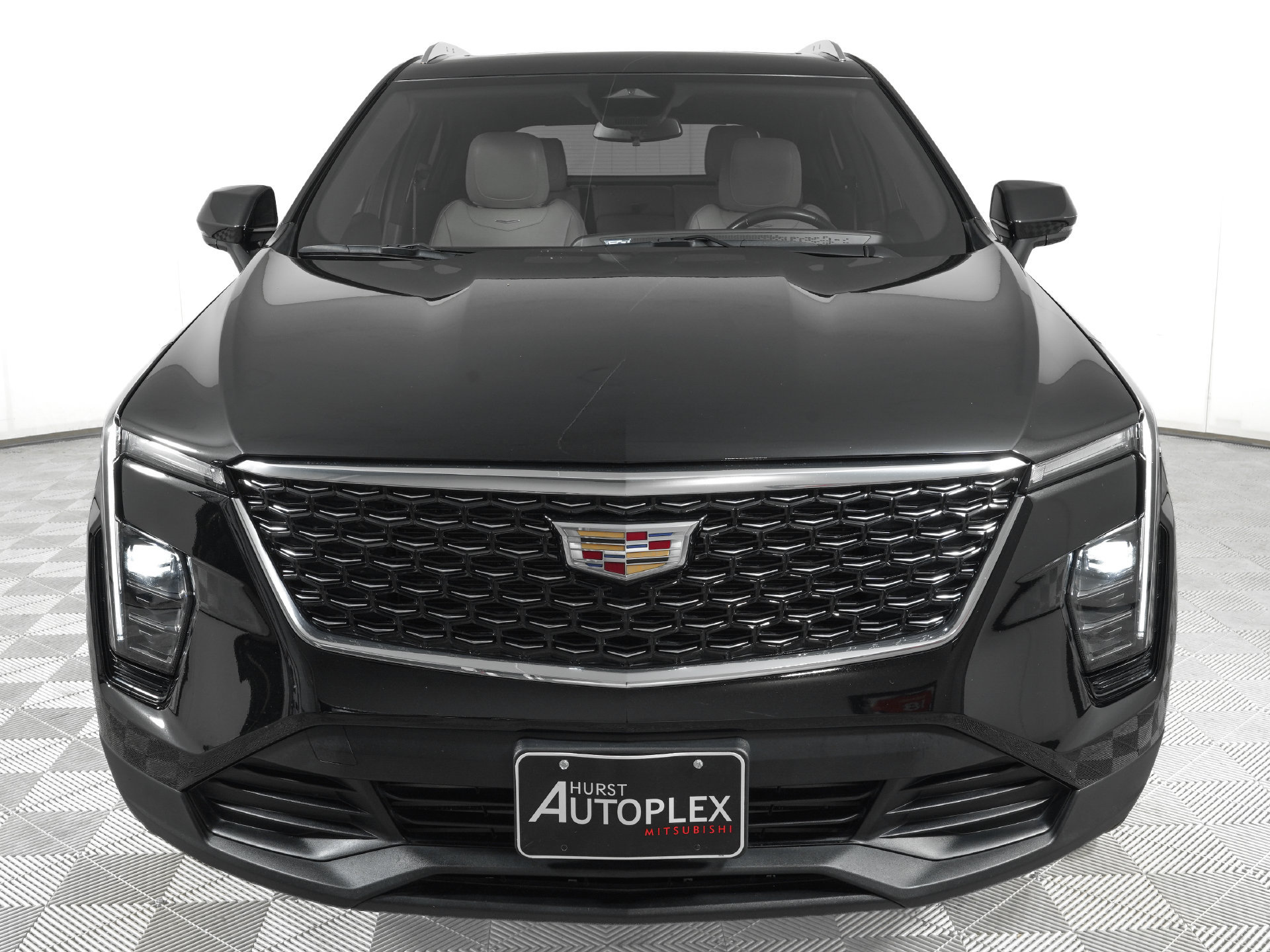 Used 2024 Cadillac XT4 Luxury w/ Cold Weather Package FWD image 2
