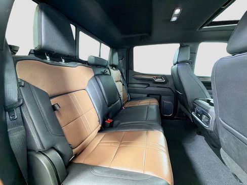 Used 2023 Chevrolet Silverado 1500 High Country w/ High Country Premium Package AWD/4WD image 31