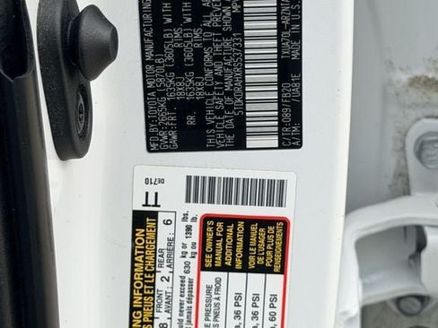 Used 2024 Toyota Highlander LE FWD image 32