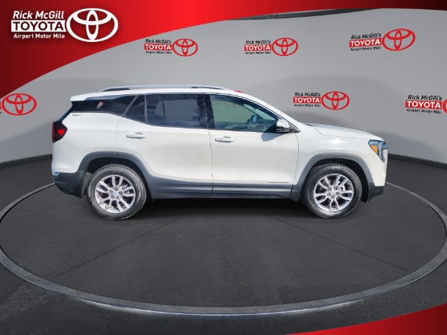 Used 2023 GMC Terrain SLT w/ Tech Package AWD/4WD image 9