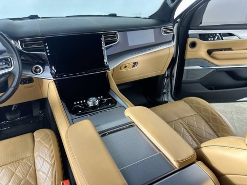 Used 2022 Jeep Grand Wagoneer Series III w/ Rear Seat Video Group 1 AWD/4WD image 22