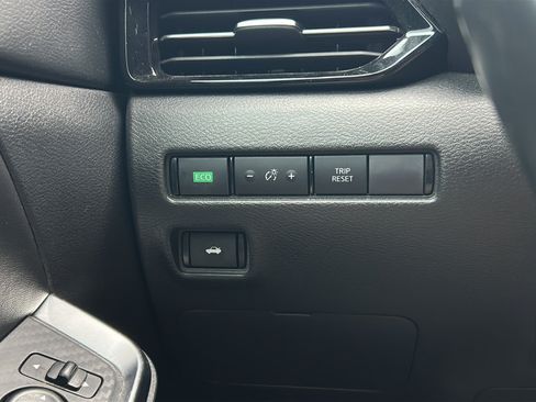 Used 2023 Nissan Sentra SR w/ SR Premium Package FWD image 26