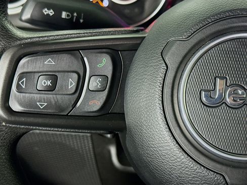 Used 2022 Jeep Gladiator Sport image 13