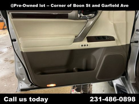 Used 2014 Lexus GX 460 w/ Premium Package AWD/4WD image 10