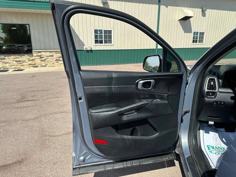 Used 2021 Kia Sorento LX AWD/4WD image 11