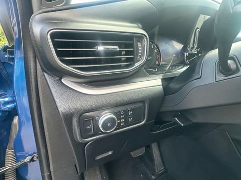 Used 2020 Ford Explorer XLT w/ Equipment Group 202A AWD/4WD image 10