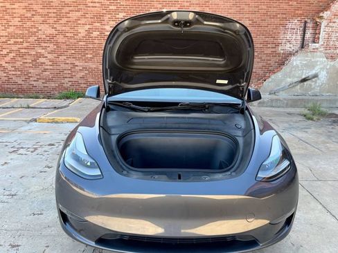 Used 2023 Tesla Model Y Long Range AWD/4WD image 37