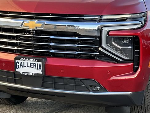 New 2026 Chevrolet Suburban LT image 7