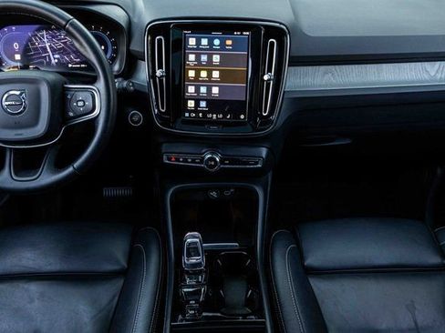 Used 2024 Volvo XC40 B5 Plus w/ Climate Package image 10