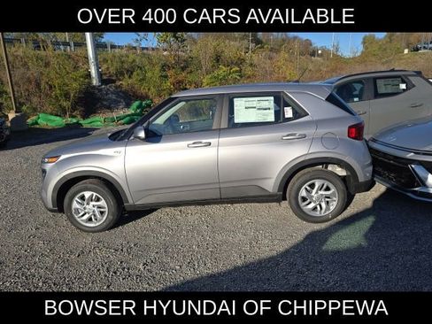 New 2026 Hyundai Venue SE image 2