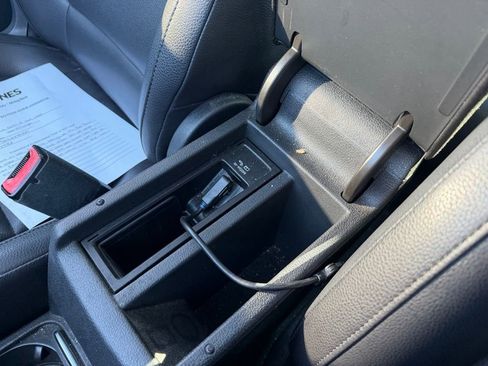 Used 2011 Volkswagen Tiguan S image 18