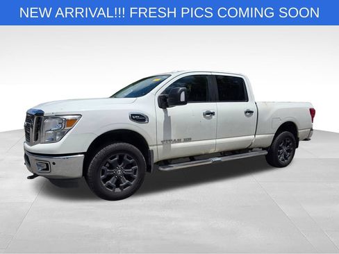 Used 2018 Nissan Titan SV w/ SV Convenience Package AWD/4WD image 2