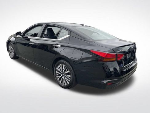 Used 2024 Nissan Altima 2.5 SV FWD image 3