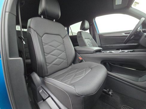 Used 2024 Volkswagen Atlas Cross Sport SE image 12