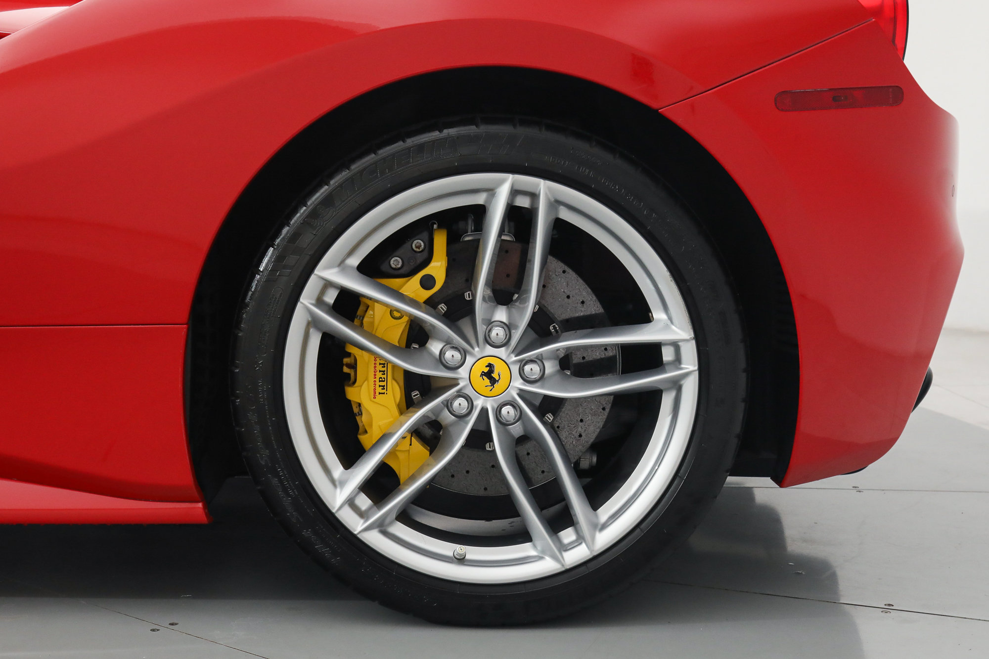Used 2018 Ferrari 488 GTB RWD image 39