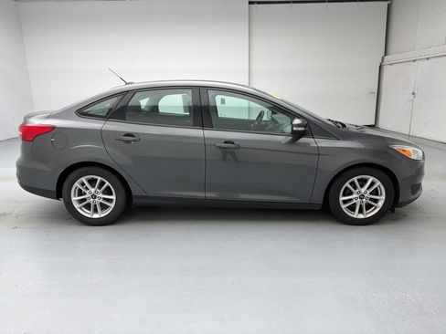Used 2017 Ford Focus SE image 12